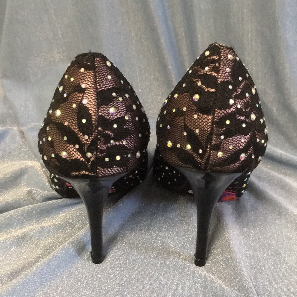 💐 🌟HOST PICK🌟 Betseyville Lace-covered High Heel Pumps Sz 7 Black - Picture 3 of 10
